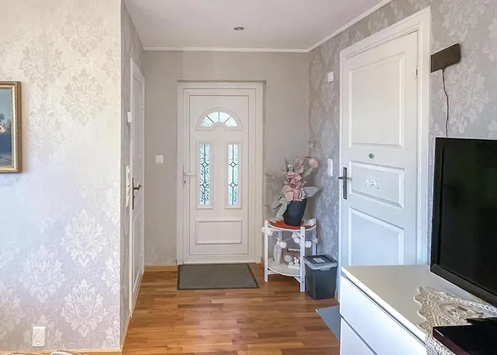 Apartment 1 Bedroom In *