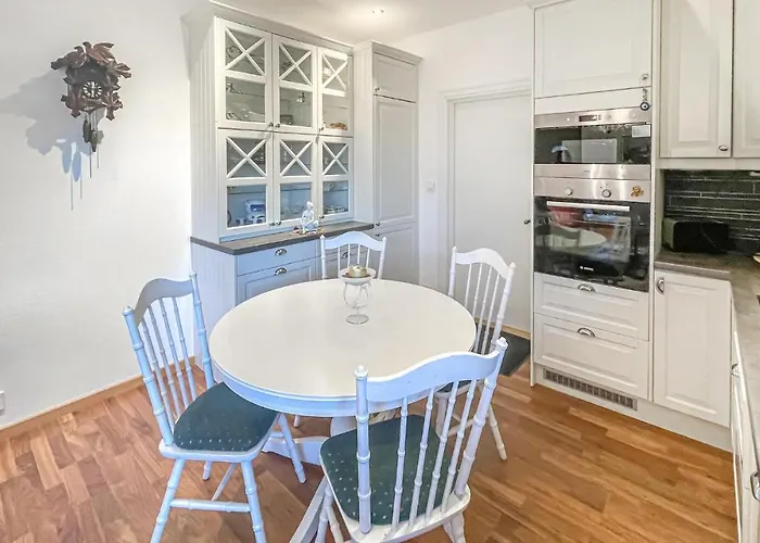 1 Bedroom In Apartment