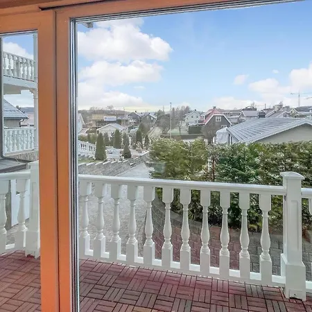 1 Bedroom In דירה